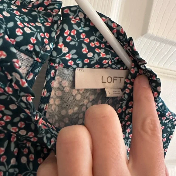 LOFT Womens Large Sleeveless Blouse- NWT! - Picture 3 of 6